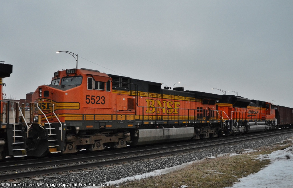 BNSF 5523 is the middle man.